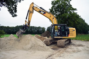 Grondverzet Caterpiller 318 POMPER HIJKEN